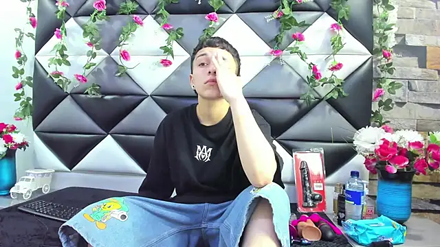 Megan Thompson  online show from September 24, 2:29 am