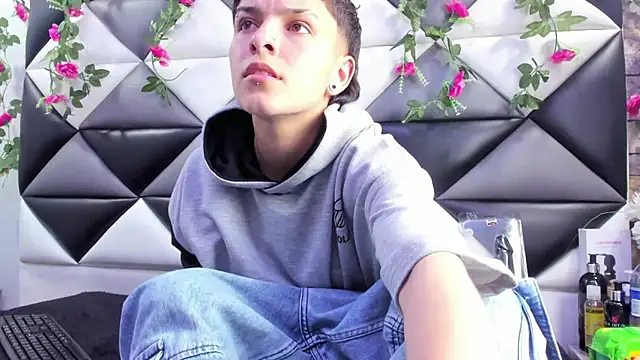 Megan Thompson  online show from October 28, 2:12 am