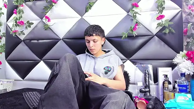 Megan Thompson  online show from October 17, 2:15 am