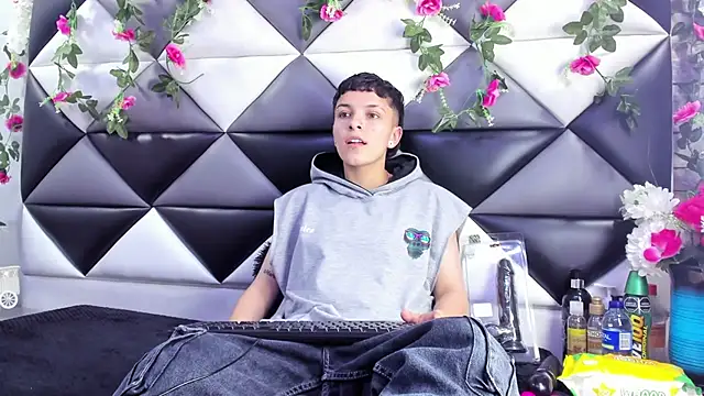 Megan Thompson  online show from December 5, 2:21 am