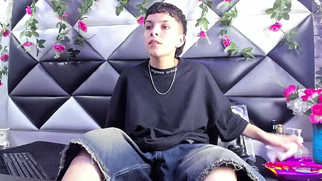 Snapshot of Megan_Thompson_ chatting on December 20, 2:47 am Megan Thompson online show from December 20, 2:47 am