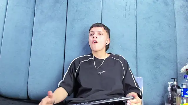 Snapshot of Megan_Thompson_ chatting on February 18, 2:20 am Megan Thompson online show from February 18, 2:20 am