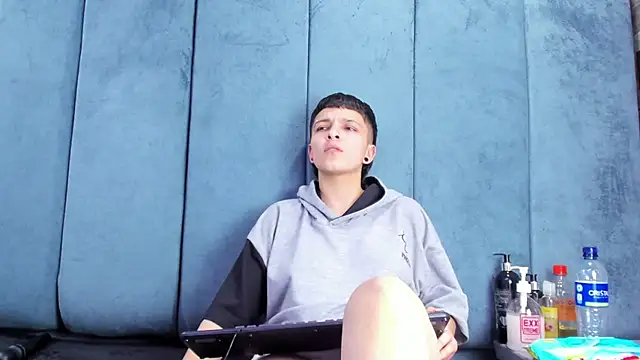 Megan Thompson  online show from March 21, 8:30 am