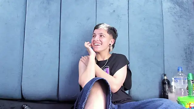 Megan Thompson  online show from April 15, 2:17 am