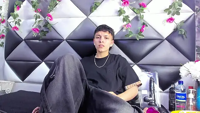 Megan Thompson  online show from November 22, 2:21 am