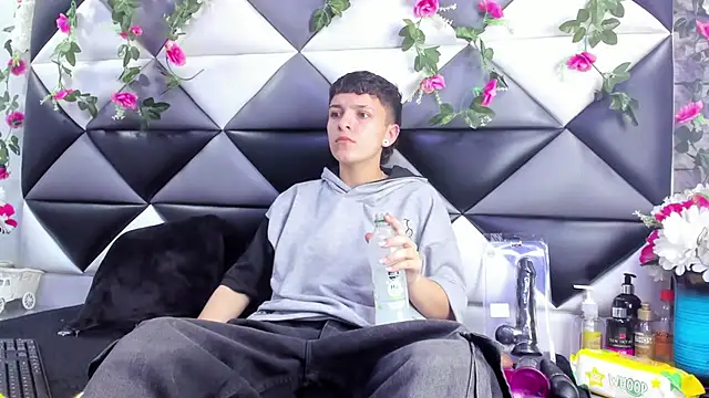 Megan Thompson  online show from November 27, 2:01 am