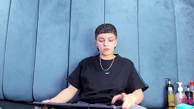 Megan Thompson  online show from March 7, 2:18 am