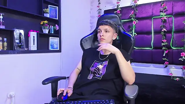 Megan Thompson  online show from November 21, 2:32 am