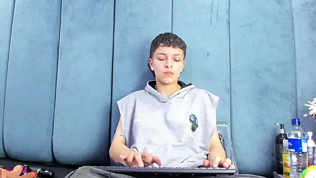 Snapshot of Megan_Thompson_ chatting on February 15, 2:23 am Megan Thompson online show from February 15, 2:23 am