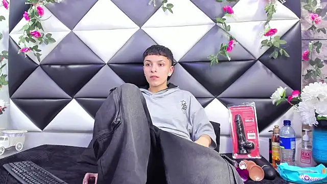 Megan Thompson  online show from September 27, 2:39 am