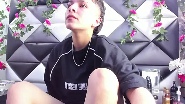 Megan Thompson  online show from October 5, 2:13 am