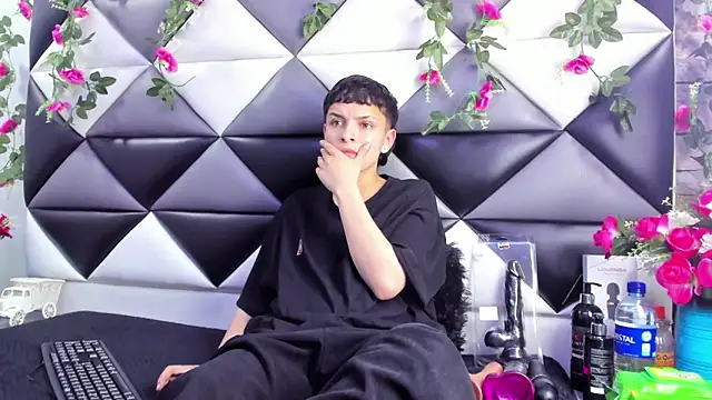 Megan Thompson  online show from October 31, 2:30 am