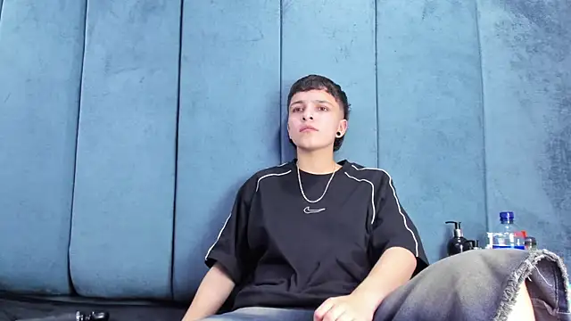 Megan Thompson  online show from March 25, 2:12 am