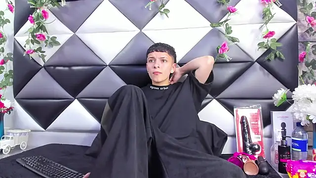 Megan Thompson  online show from September 28, 2:07 am