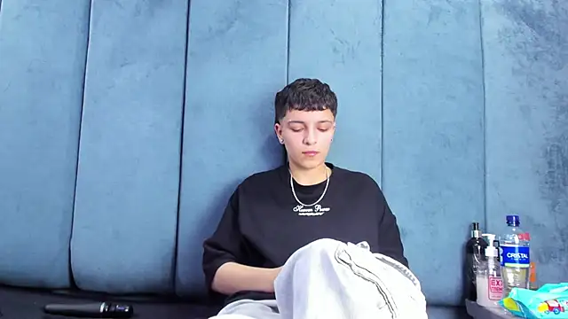 Megan Thompson  online show from March 27, 2:31 am