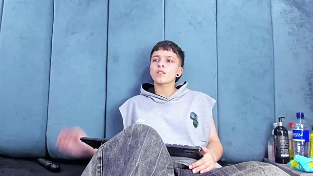 Megan Thompson  online show from March 28, 2:45 am