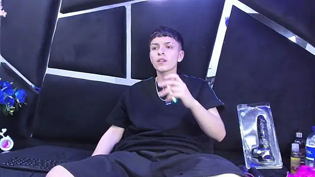 Snapshot of Megan_Thompson_ chatting on December 18, 2:16 am Megan Thompson online show from December 18, 2:16 am