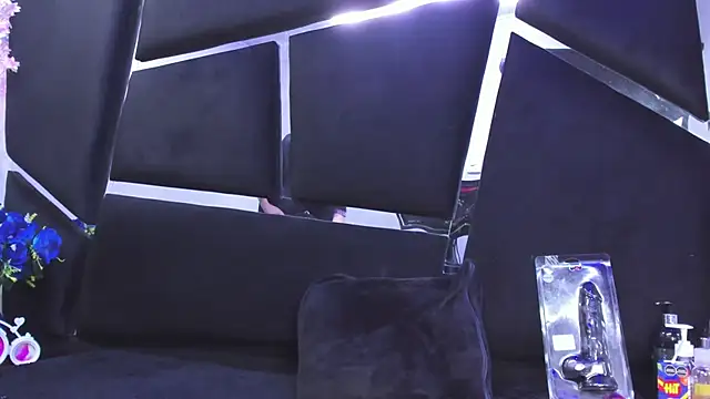 Snapshot of Megan_Thompson_ chatting on December 19, 2:15 am Megan Thompson online show from December 19, 2:15 am