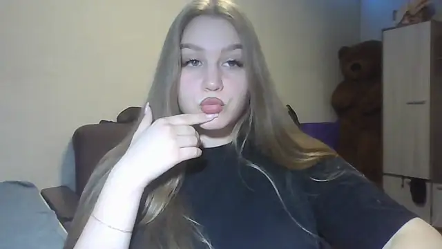 Snapshot of yourhoney_Lola_ chatting on October 23, 2:49 pm yourhoney Lola online show from October 23, 2:49 pm