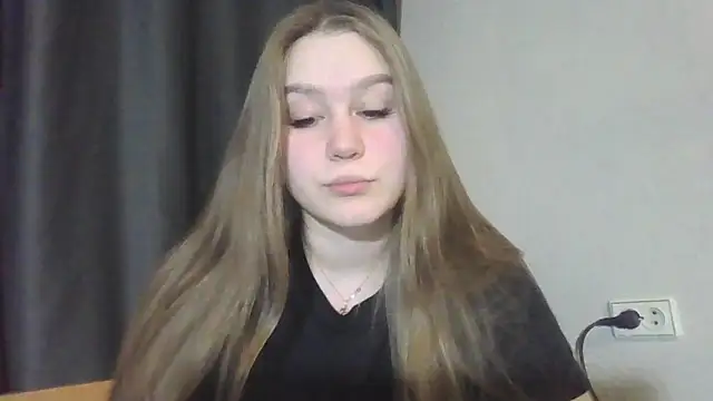 Snapshot of yourhoney_Lola_ chatting on November 28, 4:18 pm yourhoney Lola online show from November 28, 4:18 pm