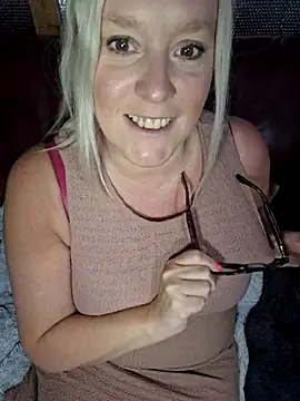 Bouncy-Bella28X online show from June 4, 9:36 am