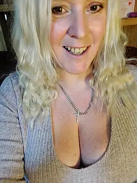 Bouncy-Bella28X online show from November 6, 12:09 pm