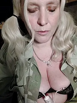 Snapshot of Bouncy-Bella28X chatting on September 30, 9:32 pm Bouncy-Bella28X online show from September 30, 9:32 pm
