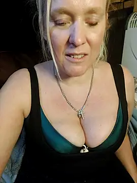 Snapshot of Bouncy-Bella28X chatting on October 15, 11:51 am Bouncy-Bella28X online show from October 15, 11:51 am
