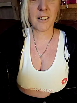 Bouncy-Bella28X online show from November 26, 8:36 am