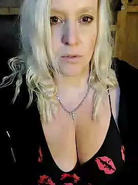 Bouncy-Bella28X online show from November 10, 11:15 am