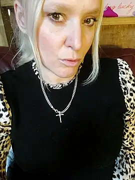 Bouncy-Bella28X online show from November 4, 12:20 pm