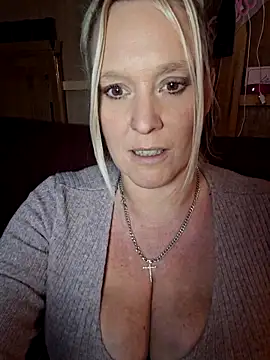 Bouncy-Bella28X online show from December 17, 12:43 pm