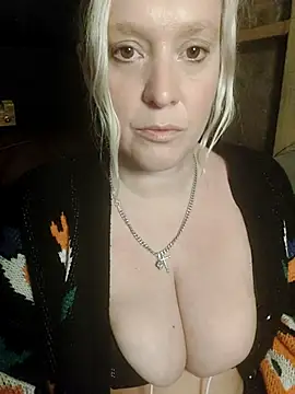 Snapshot of Bouncy-Bella28X chatting on September 17, 7:32 am Bouncy-Bella28X online show from September 17, 7:32 am