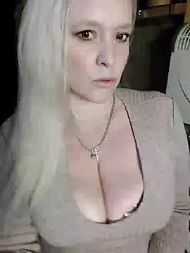 Snapshot of Bouncy-Bella28X chatting on October 19, 11:46 am Bouncy-Bella28X online show from October 19, 11:46 am