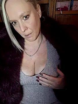 Bouncy-Bella28X online show from December 19, 12:51 pm