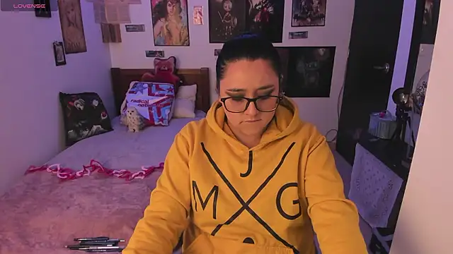 Cherry blush  online show from February 9, 5:11 pm