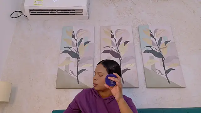 keyla mejia online show from April 7, 12:18 pm