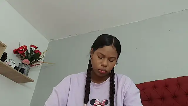 keyla mejia online show from May 4, 11:57 am