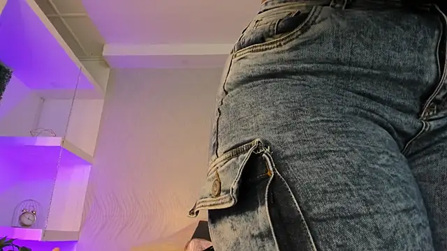 keyla mejia online show from December 3, 12:04 pm