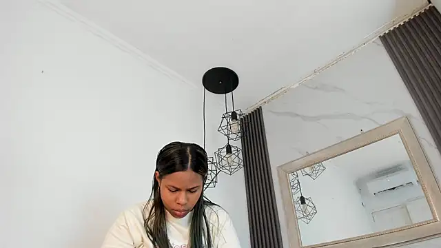 keyla mejia online show from May 29, 12:00 pm