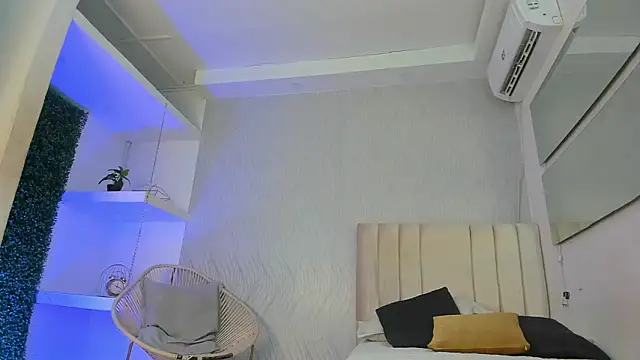 Snapshot of keyla_mejia chatting on February 22, 12:07 pm keyla mejia online show from February 22, 12:07 pm