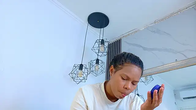 Snapshot of keyla_mejia chatting on June 19, 12:22 pm keyla mejia online show from June 19, 12:22 pm
