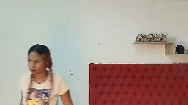 keyla mejia online show from October 31, 12:02 pm