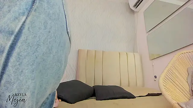 Snapshot of keyla_mejia chatting on February 26, 12:05 pm keyla mejia online show from February 26, 12:05 pm