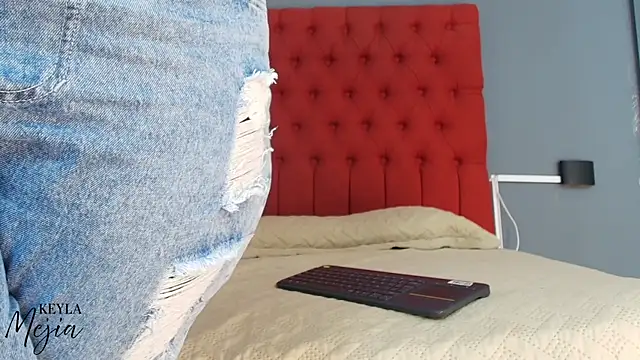 keyla mejia online show from January 10, 12:00 pm