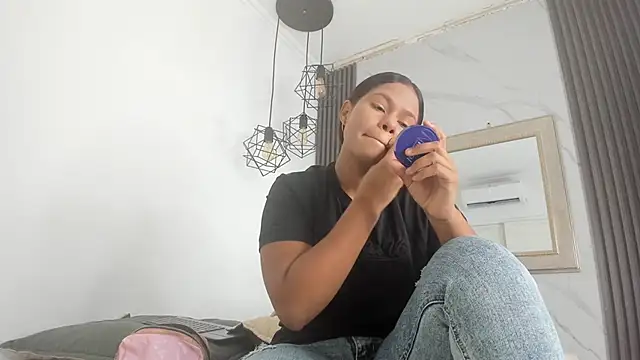 keyla mejia online show from March 30, 12:06 pm