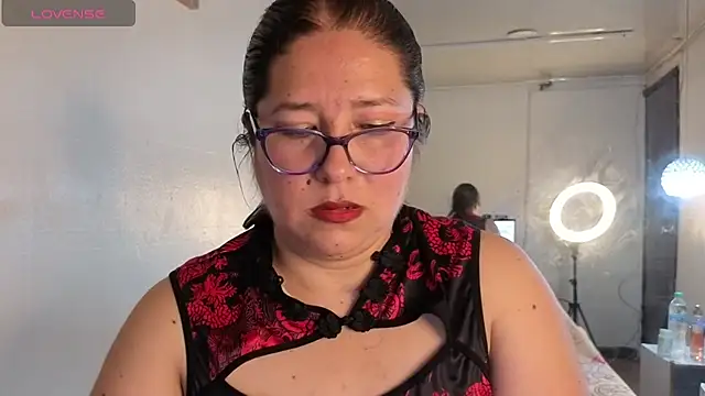 scarlett widow  online show from May 16, 3:16 am