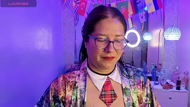 scarlett widow  online show from July 17, 3:37 am
