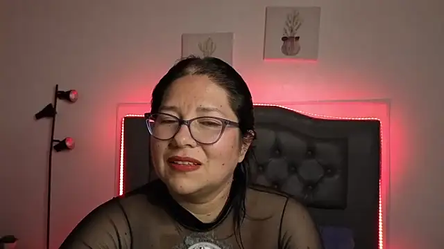 scarlett widow  online show from February 13, 3:06 am