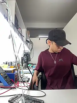 Oqui online show from May 19, 6:26 pm